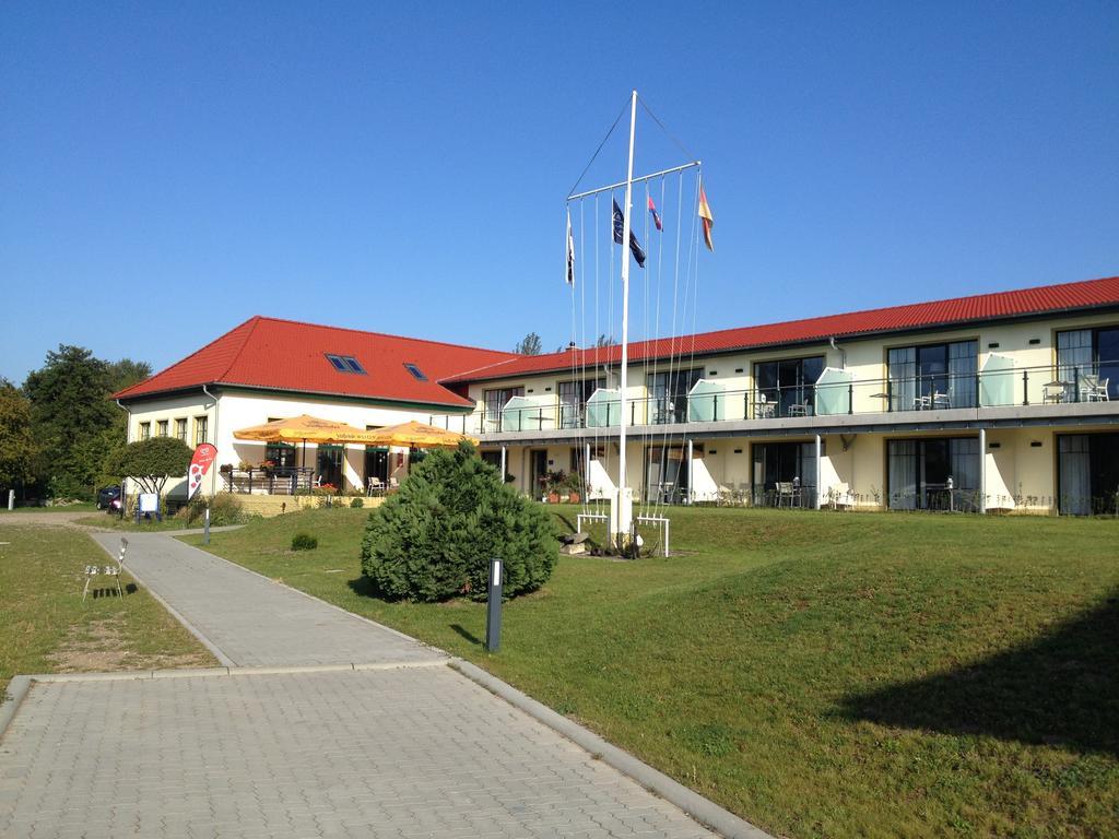 Aparthotel Am Heidensee Шверин Экстерьер фото